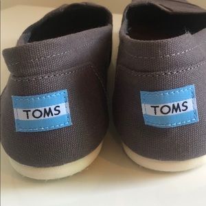 Toms slip-ons